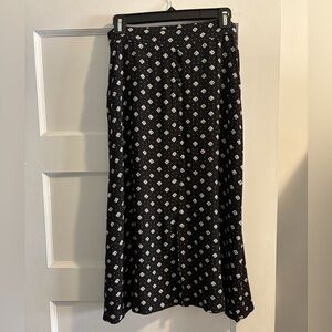 Ann Taylor LOFT midi skirt. Black and white print, size 0.